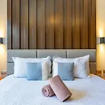 Bahay Condos Steps From The Beach And 5Th Ave